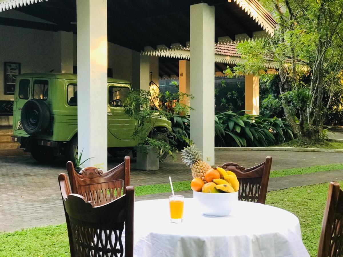 Ceylon Kingsmen Garden Hotel - Katunayake Negombo Zewnętrze zdjęcie