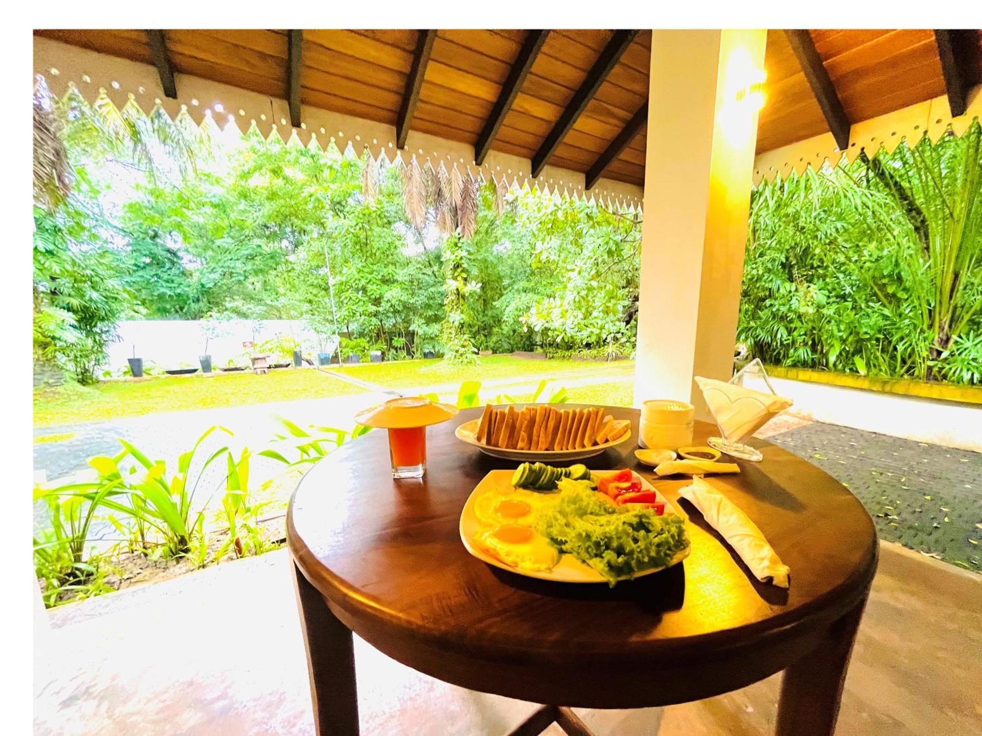 Ceylon Kingsmen Garden Hotel - Katunayake Negombo Zewnętrze zdjęcie
