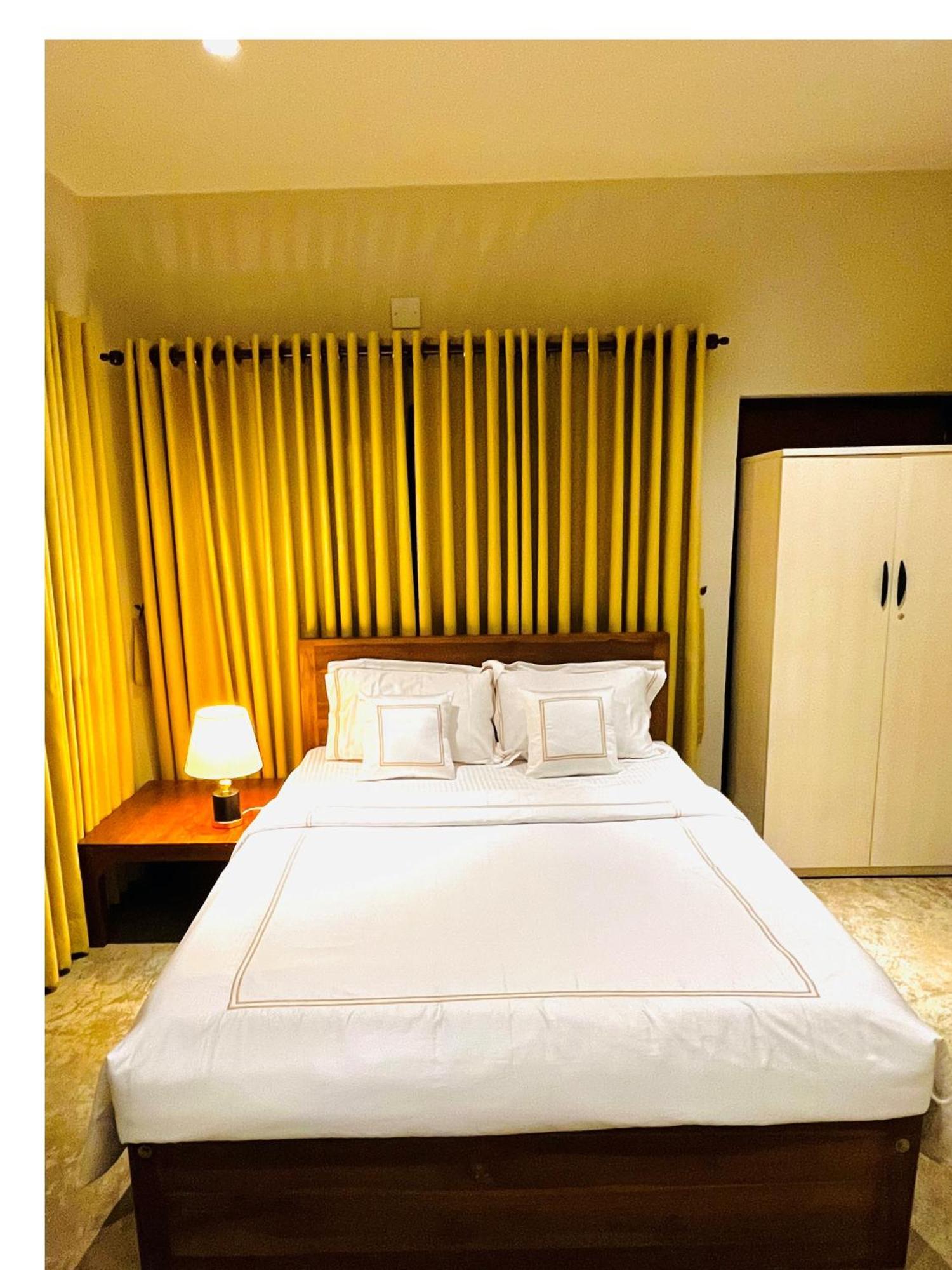 Ceylon Kingsmen Garden Hotel - Katunayake Negombo Zewnętrze zdjęcie