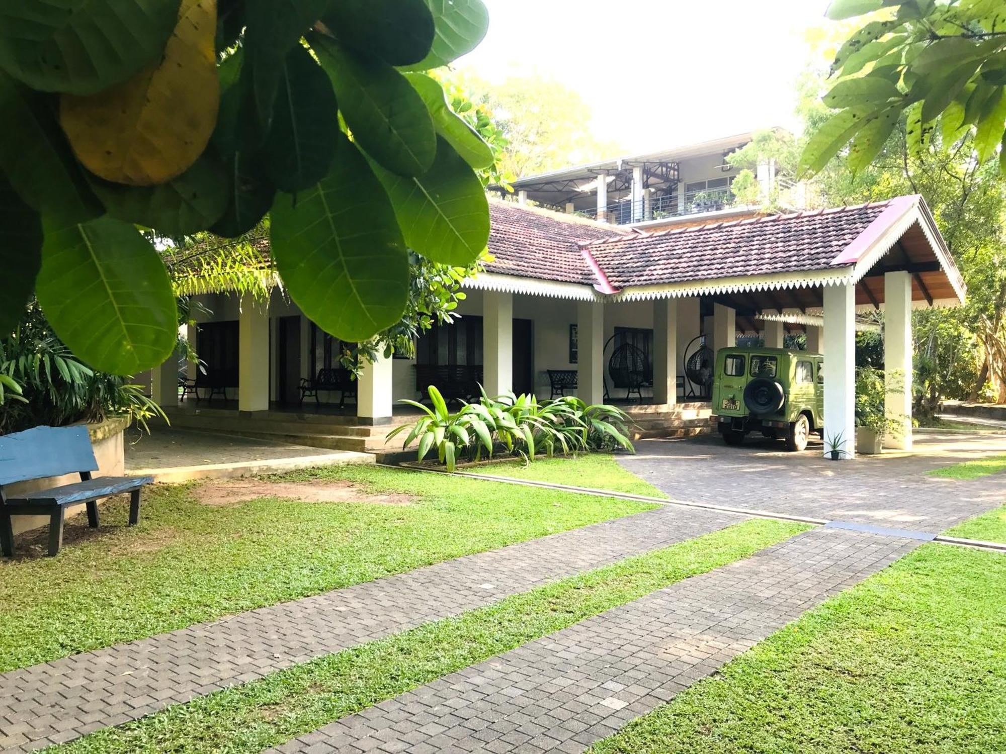 Ceylon Kingsmen Garden Hotel - Katunayake Negombo Zewnętrze zdjęcie